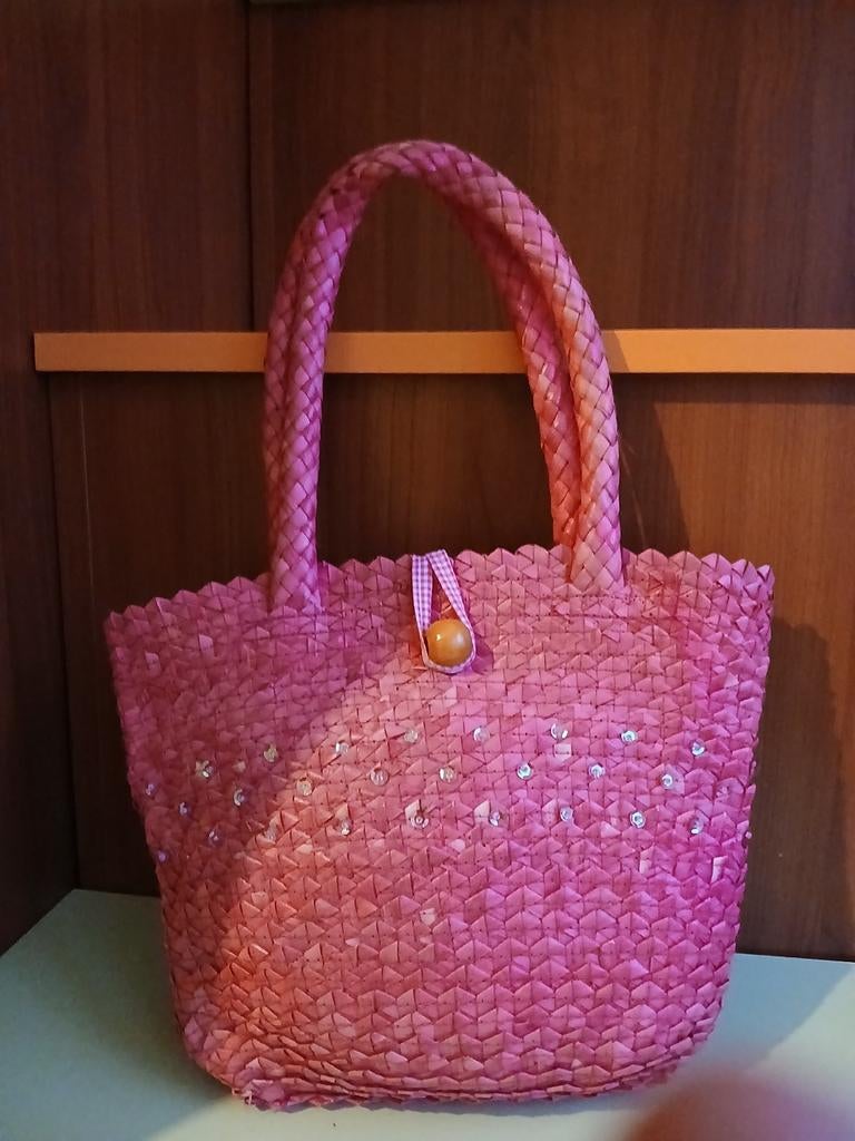 Roos, fuchsia rieten handtasje, Handtassen en Accessoires, Tassen | Damestassen, Ophalen of Verzenden, Zo goed als nieuw