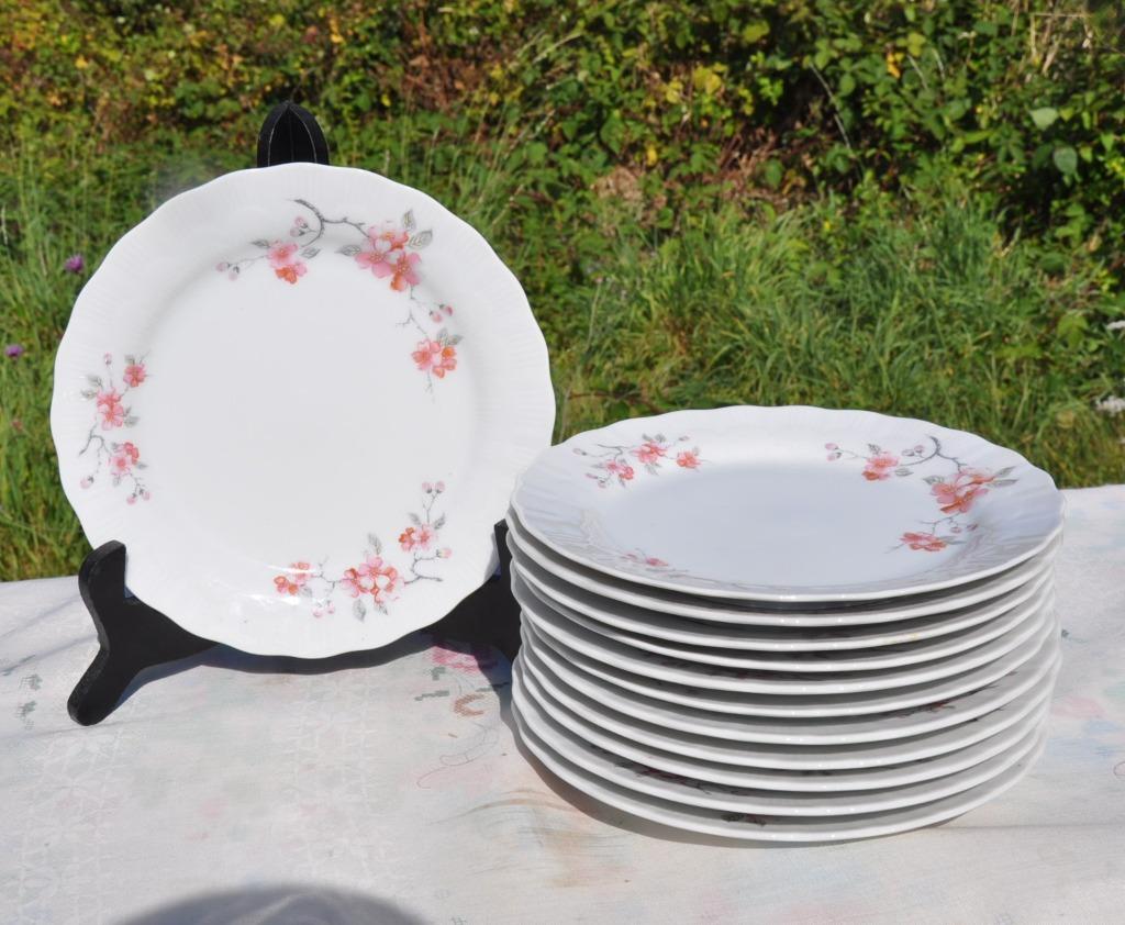 12 assiettes a dessert porcelaine fleur cerisier du japon, Antiquités & Art, Enlèvement ou Envoi