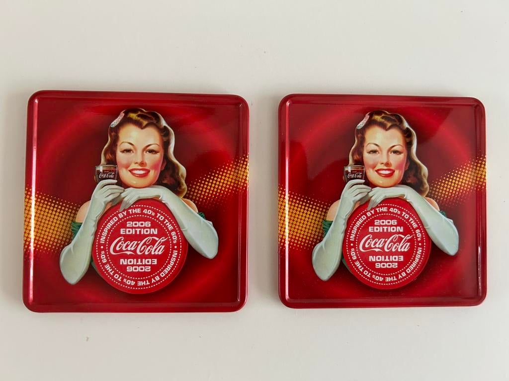 2 sous-verres à Coca Cola, Collections, Marques & Objets publicitaires, Comme neuf, Enlèvement ou Envoi