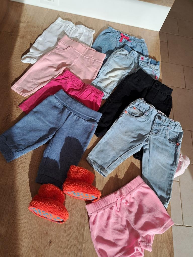 Pakket - Maat 62 - Broek + Pantoffels Woody, Enlèvement, Autres tailles