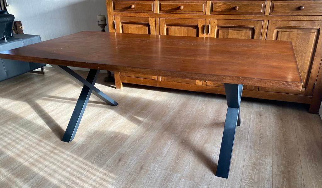 Eettafel met metalen kruispoten, Ophalen