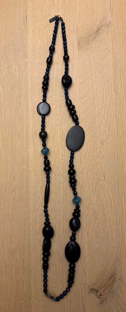 Zwarte lange houten parel van Les Cordes, Handtassen en Accessoires, Ophalen of Verzenden, Zo goed als nieuw, Blauw, Steen of Mineraal