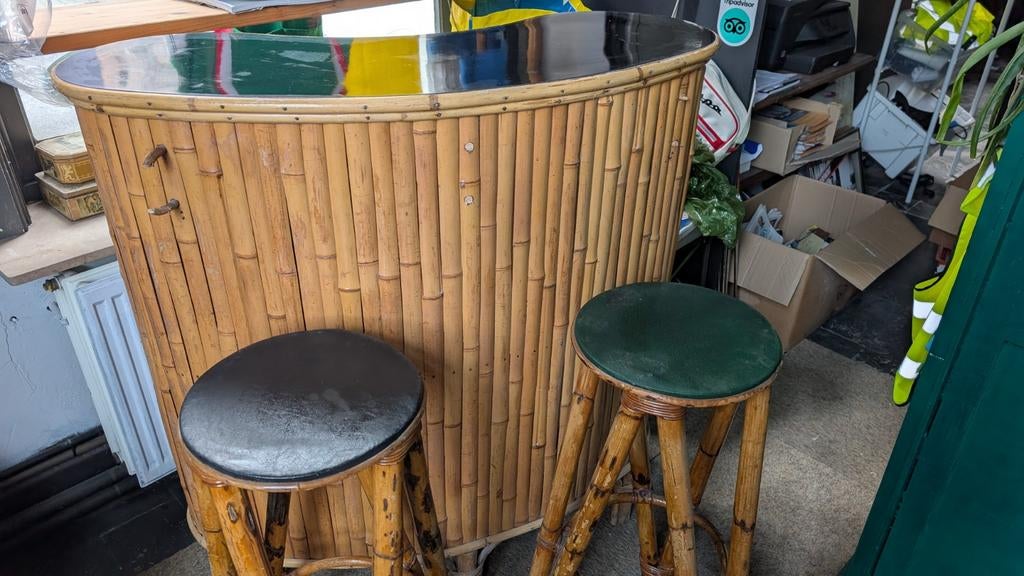 Mobilier de bar Tiki, Enlèvement
