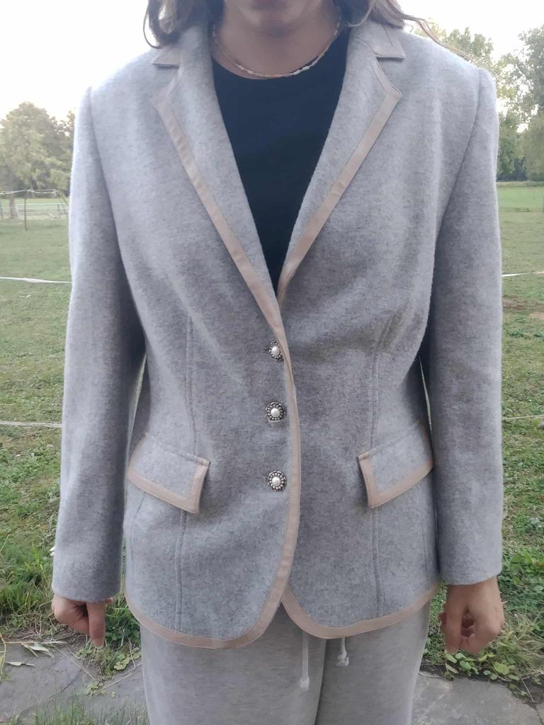 mooie grijze blazer met leren afwerking Eugen Klein maat 42, Eugen Klein, Maat 42/44 (L), Ophalen of Verzenden, Jasje