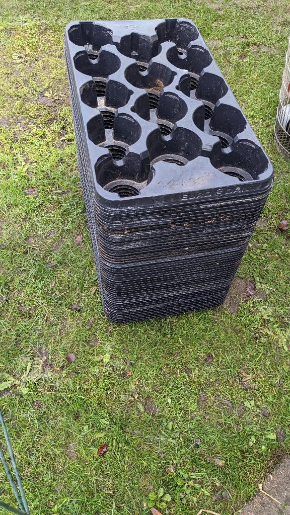 49 Plantpot trays, Enlèvement, Utilisé