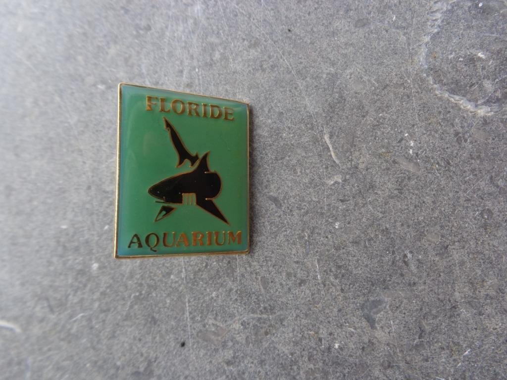 1 pin's "Florida aquarium", Enlèvement