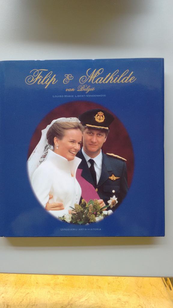 Boeken over de Belgische koninklijke familie, Boeken, Ophalen, 20e eeuw of later, Zo goed als nieuw