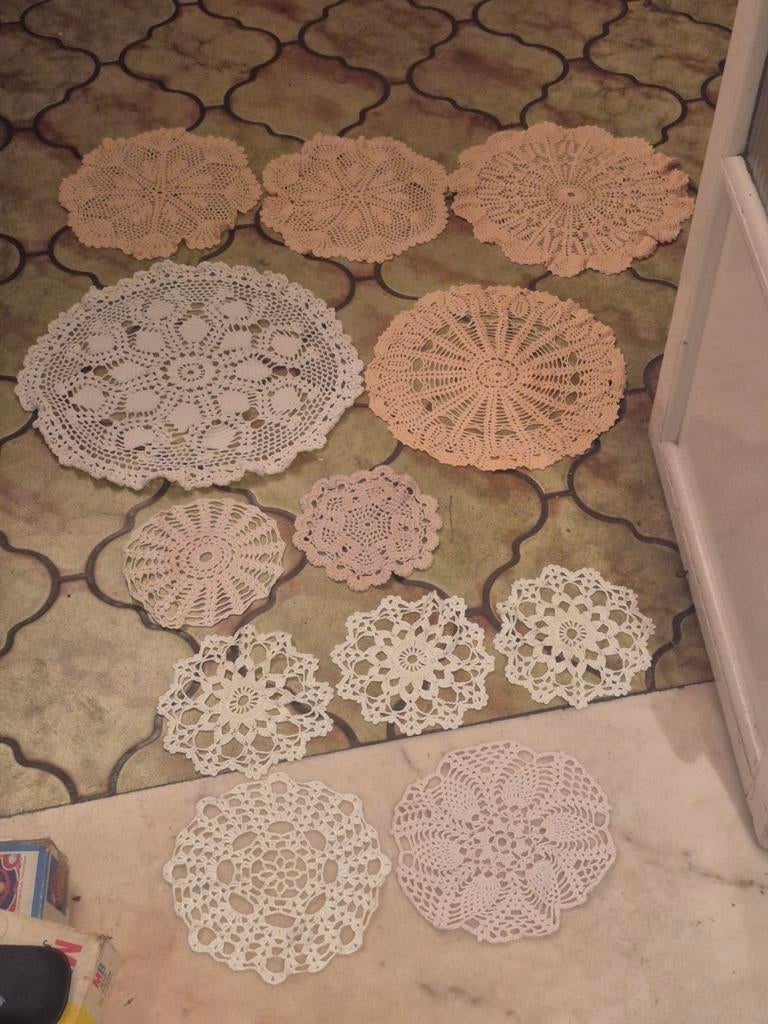 Lot de 12 napperons vintage en dentelle au crochet., Enlèvement, Comme neuf, Autres types