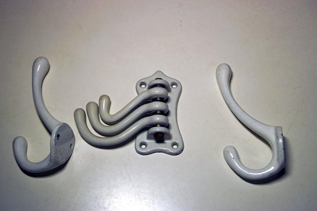 Antieke Hoed- en jas hangers,  gietijzeren geëmailleerd, Wandhaken, Ophalen of Verzenden, Zo goed als nieuw, Minder dan 100 cm