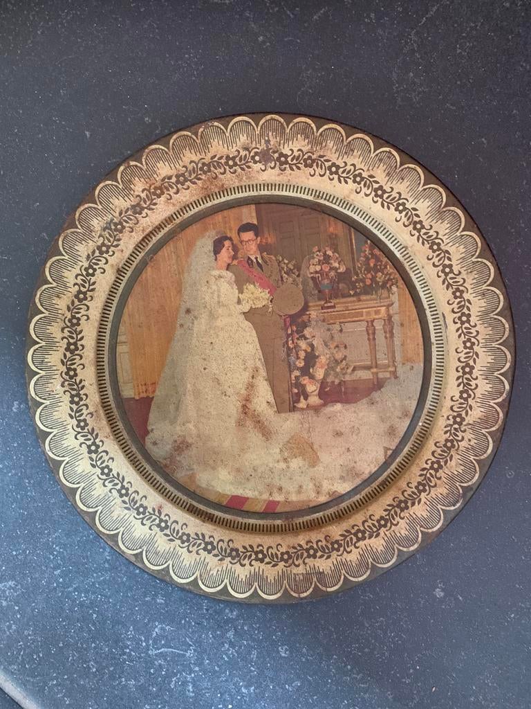 Metalen schotel met huwelijk koning Boudewijn Fabiola 1960, Ophalen of Verzenden