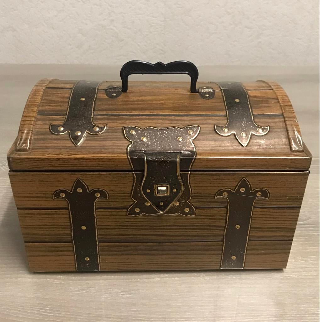Doos - vintage metalen kist G.B.C Belgium, prijs: 7€, Verzamelen, Blikken, Ophalen of Verzenden, Gebruikt