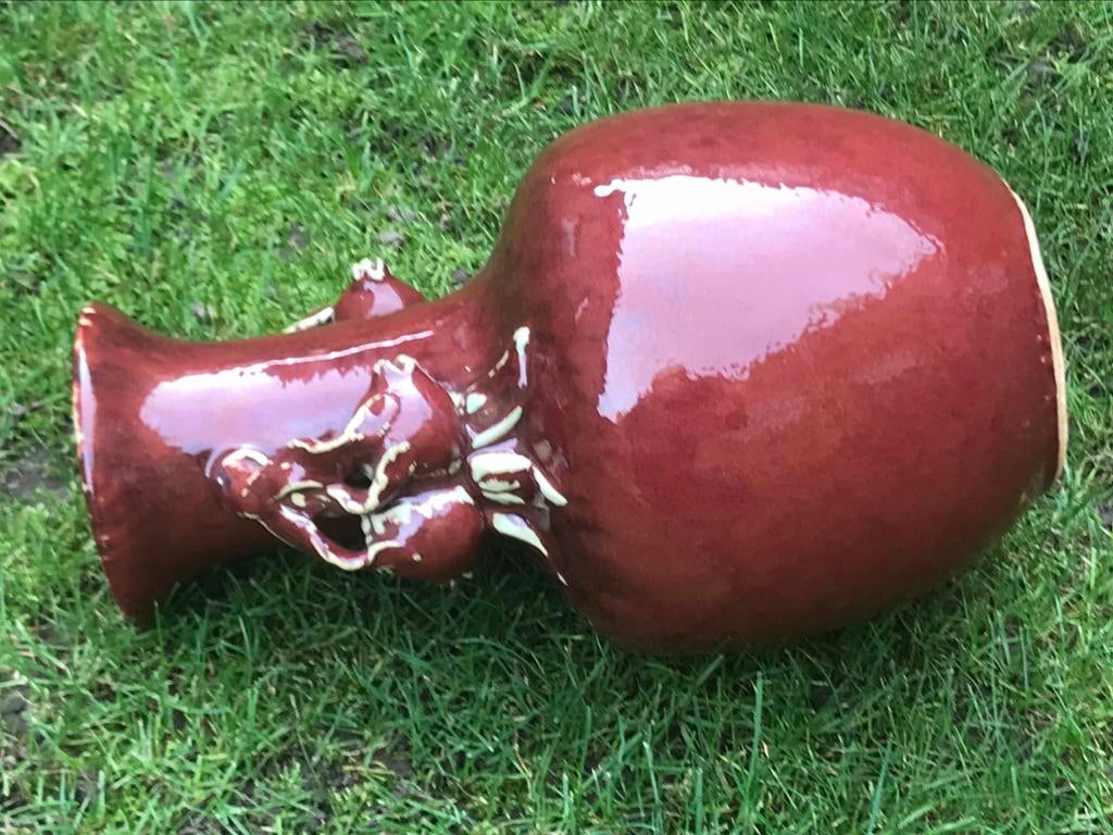 ANTIEKE VAZEN OXBLOOD HANDGREPEN MET GRANAAT APPEL, Antiek en Kunst, Ophalen