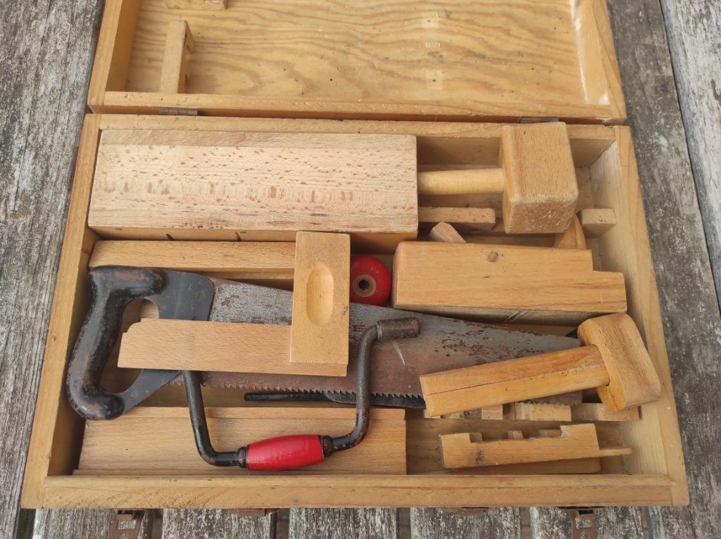 Koffer met houtbewerkingsmateriaal  van de jaren 60 > foto's, Ophalen of Verzenden