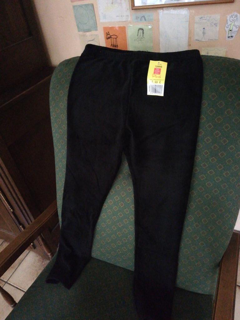 Pantalon fille noir. Velours. Taille 12 ans. Neuf., Enlèvement ou Envoi, Comme neuf, Fille, Pantalon
