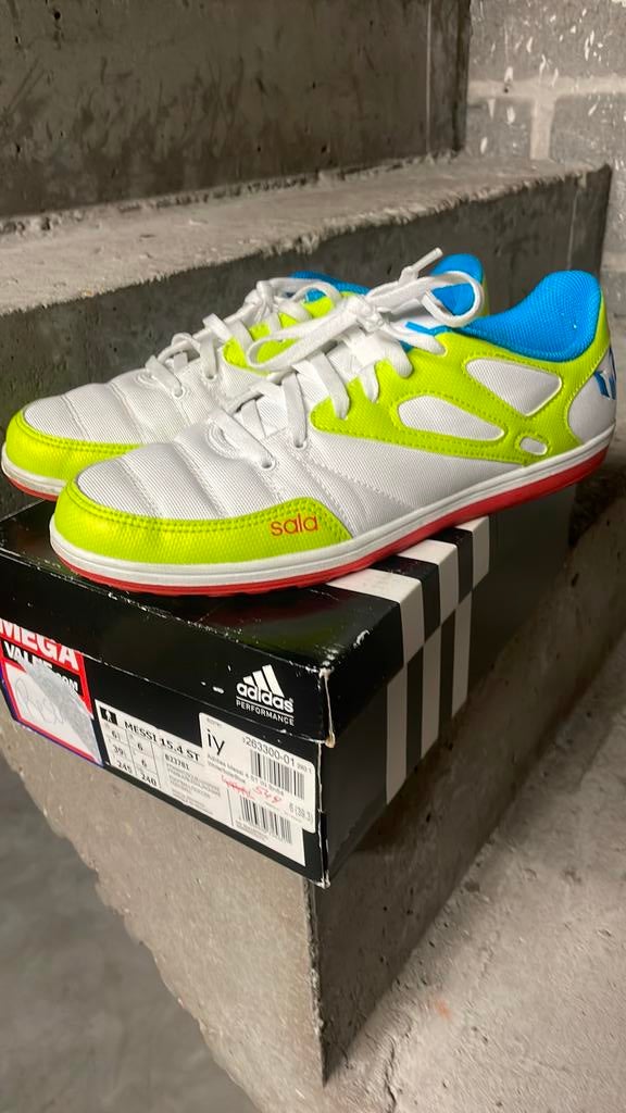 Adidas 39, Sport en Fitness, Volleybal, Ophalen, Zo goed als nieuw