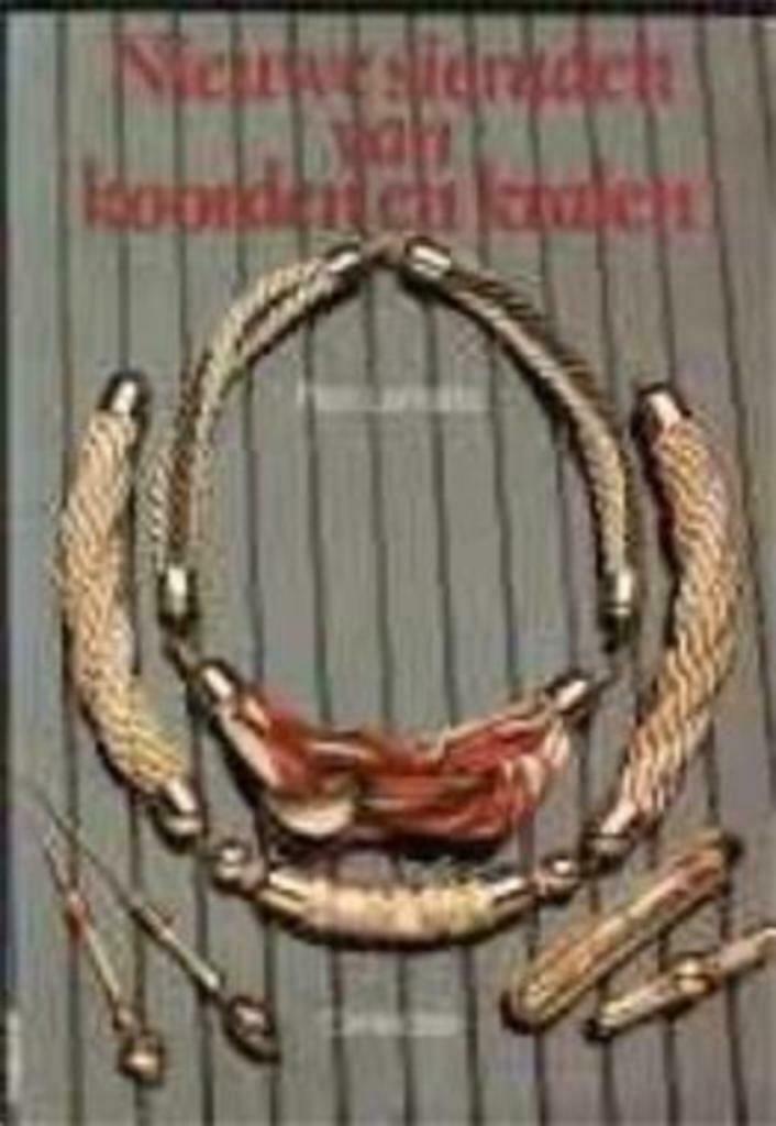 Nieuwe sieraden van koorden en kralen, Livres, Enlèvement ou Envoi, Utilisé, Fabrication de bijoux