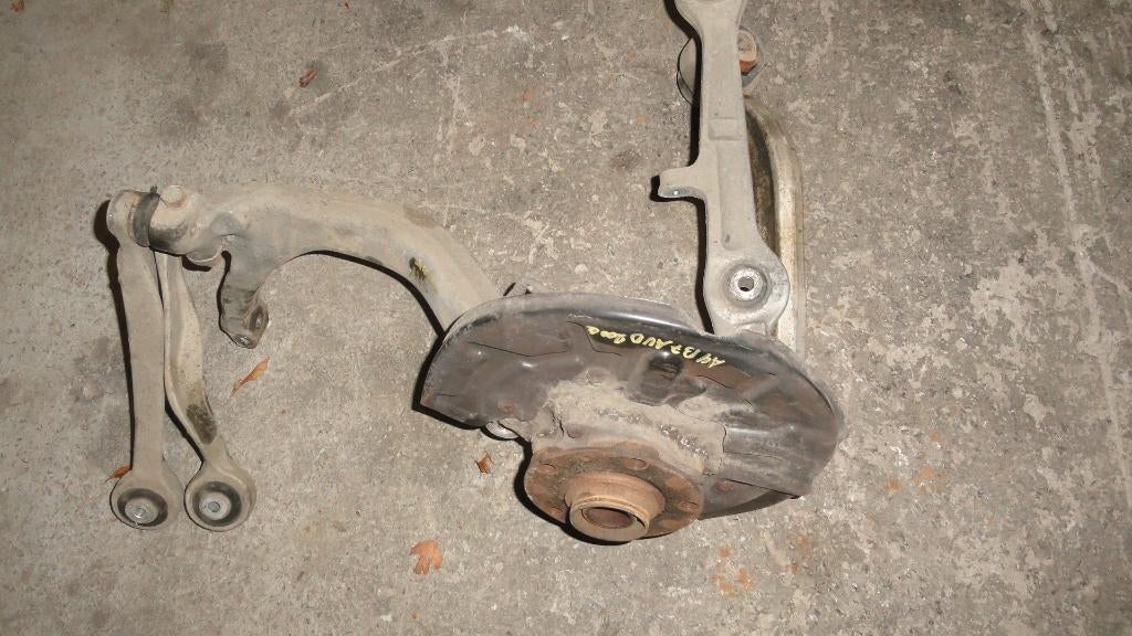 A vendre Fusée d'essieu + moyeu avant droit Audi A4 B7, Enlèvement, Utilisé, Audi