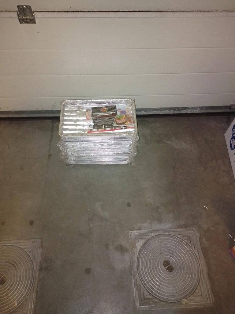 MOET WEG Laatste kans 70 stuks bbq schotels, Ophalen