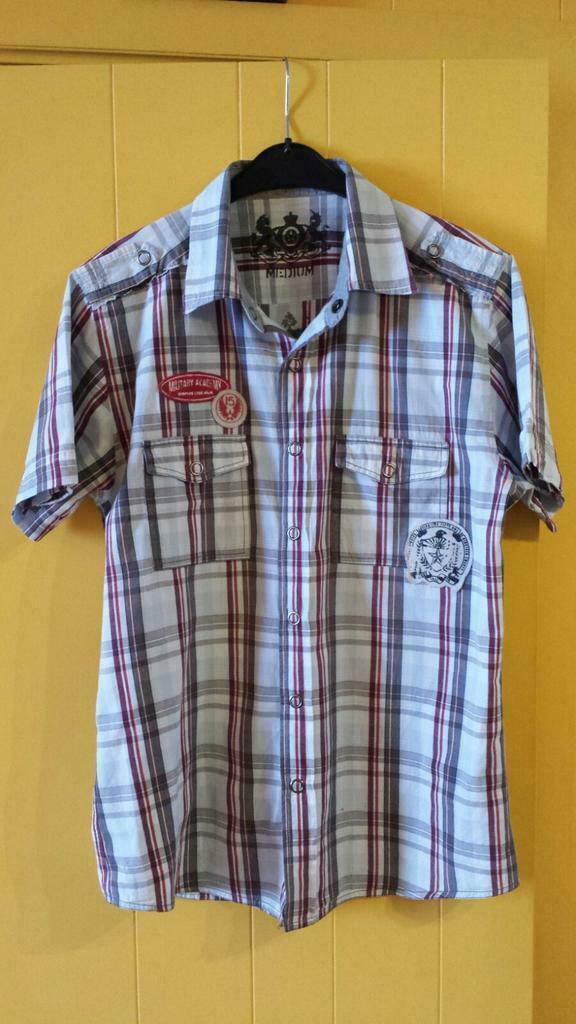 chemise manches courtes taille M, Vêtements | Hommes, Envoi, Porté