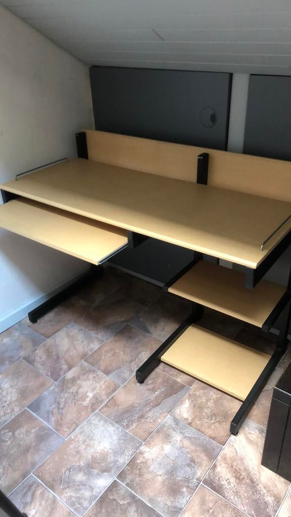 Computer tafel of bureau, Ophalen, Zo goed als nieuw