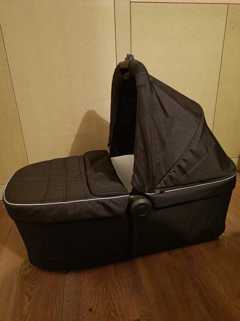 Thule Sleek wieg Black + beschermer Aerosleep + regenhoes, Ophalen, Zo goed als nieuw, Kinderwagen, Overige merken