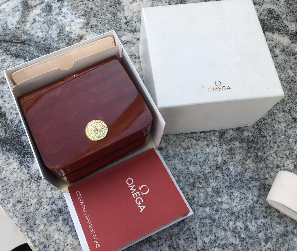 Montre OMEGA SPEEDMASTER , Boitiers de luxe, Montre-bracelet, Rolex, Comme neuf, Enlèvement