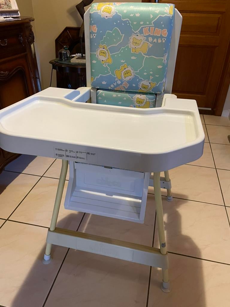 Eetstoel chicco retro voor kinderen, Kinderen en Baby's, Ophalen, Gebruikt, Inklapstoel, Gordel(s)