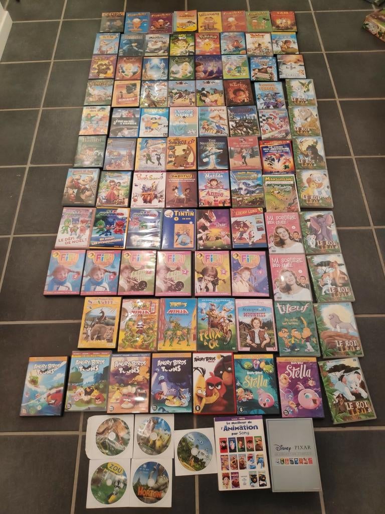 Lot de + de 100 DVD enfants, Gebruikt