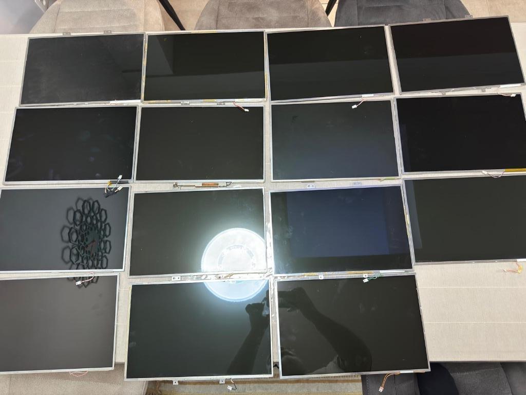 €15 Laptopschermen 15x Samsung, LG, Philips 15.4", Informatique & Logiciels, Enlèvement ou Envoi, Utilisé, 15 pouces