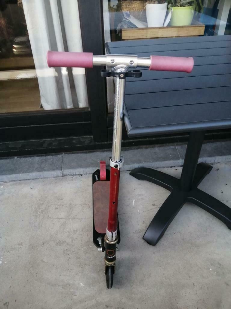 Trotinette rouge pour enfant + casque + protections, Enlèvement, Utilisé