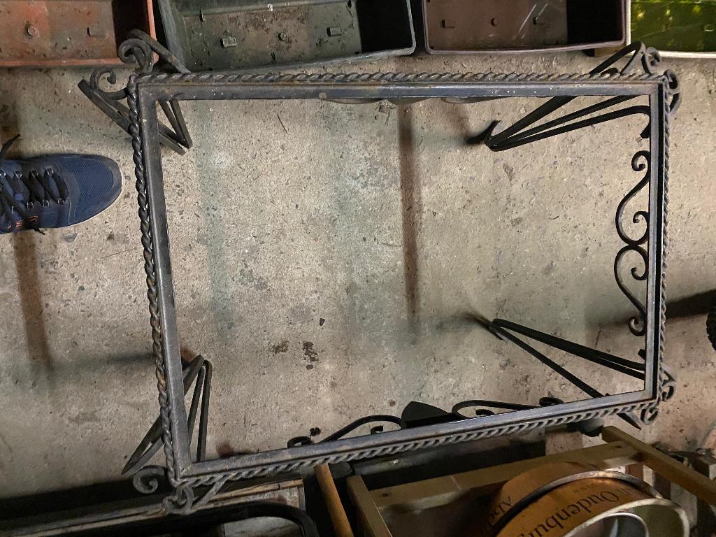 Petit table fer forgé, Enlèvement