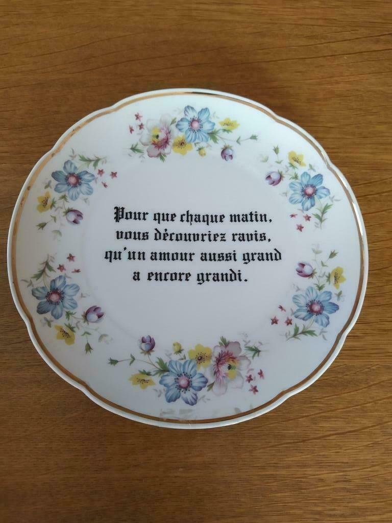 Assiette avec bord doré et inscription - D 24 cm, Enlèvement ou Envoi