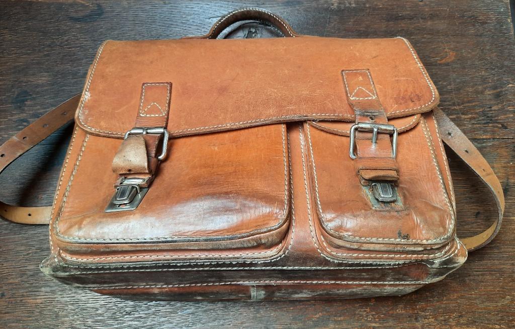 ancien cartable en cuire naturel ciré, Cuir, 30 à 40 cm, Beige, Enlèvement