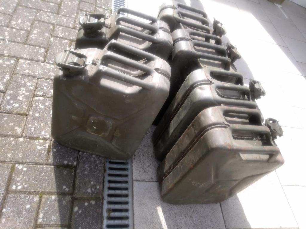 Metalen jerrycan, Ophalen, Zo goed als nieuw