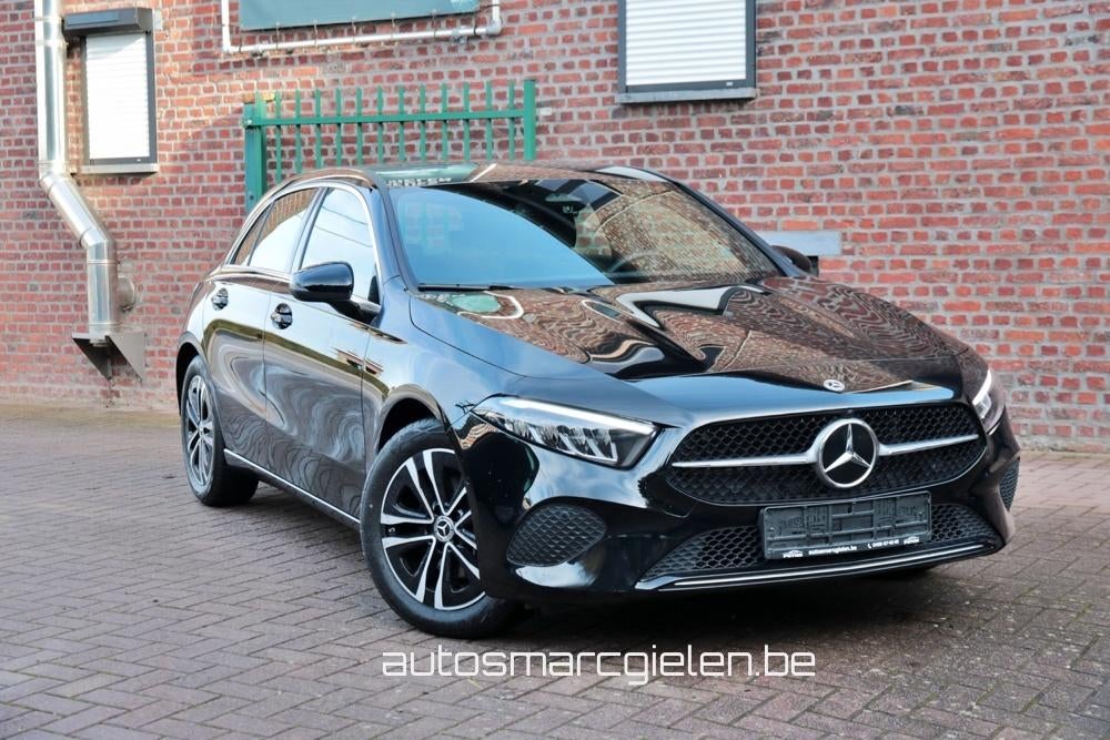 Mercedes  A 180 Automatic Mild Hybride Urban, Camera, Leder,, Auto's, Achterwielaandrijving, 4 cilinders, Zwart, Bedrijf
