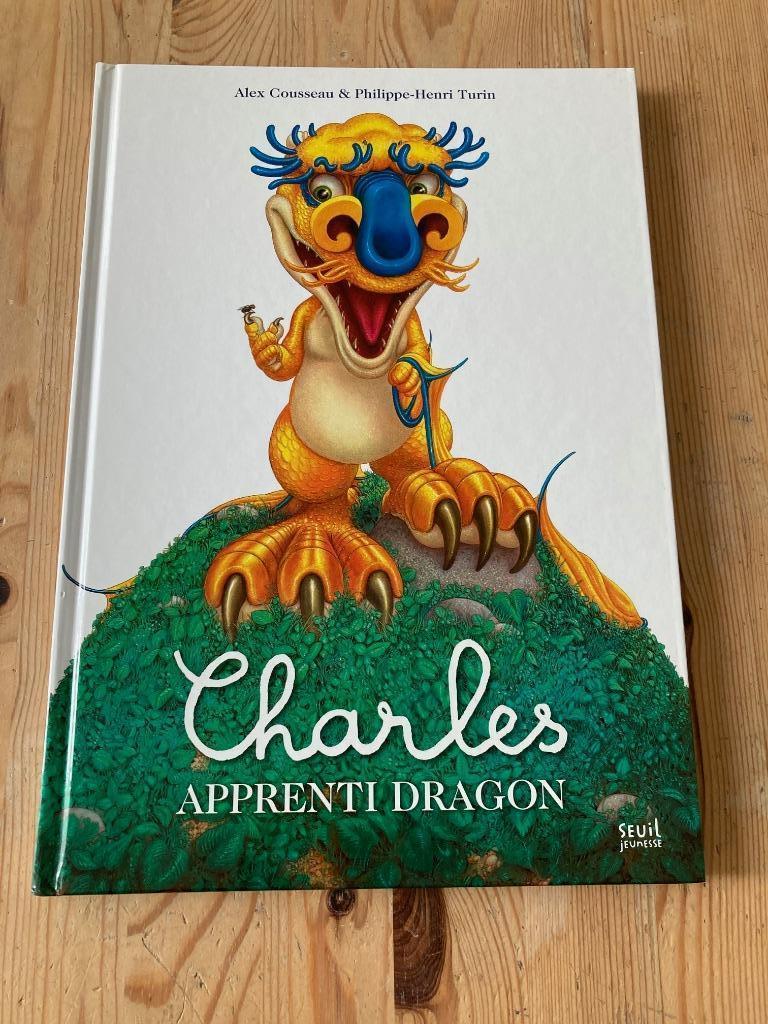 Livre - Charles apprenti Dragon, Garçon ou Fille, Fiction général, Comme neuf, Enlèvement