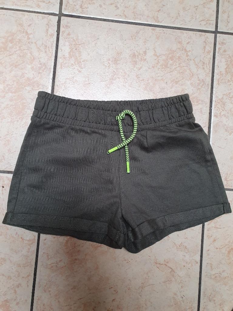 Toffe meisjesshort " MAAT 134", Ophalen of Verzenden, Zo goed als nieuw, Meisje, Broek