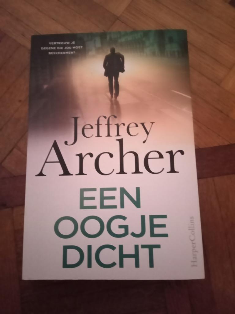 Boek een oogje dicht Jeffrey archer, Ophalen of Verzenden