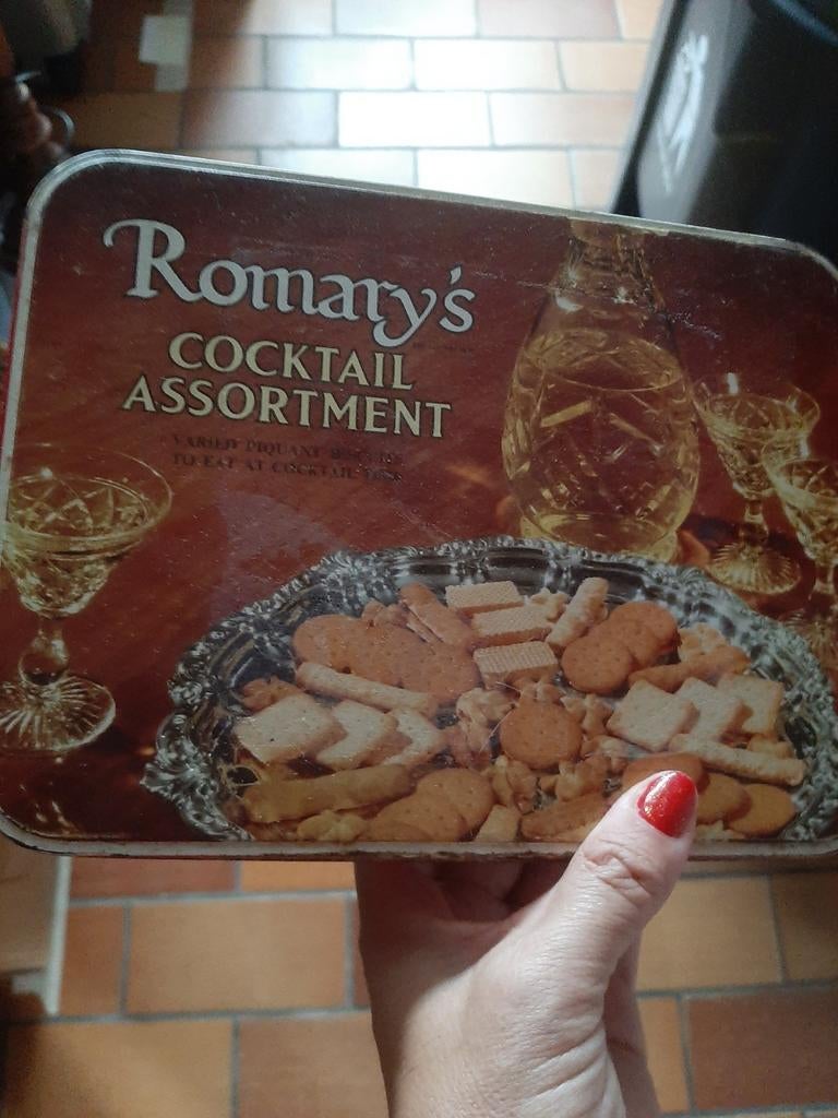Vintage Romary’s koekjestrommel – Cocktail Assortment(UK), Verzamelen, Ophalen of Verzenden, Zo goed als nieuw, Koek(jes)