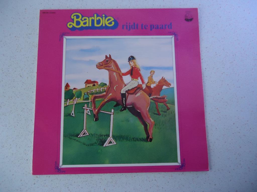LP "BARBIE Rijdt Te Paard" & Barbie Bij De Kapper ., Enlèvement ou Envoi, Comme neuf, Fable ou Conte (de fées)