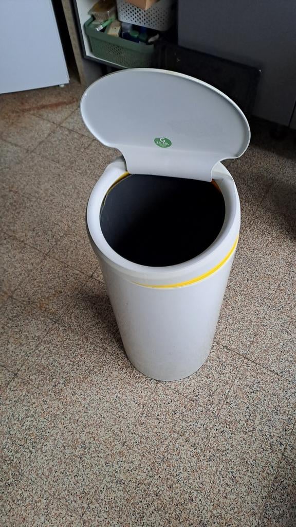 Witte afvalemmer 30liter Brabantia, Ophalen