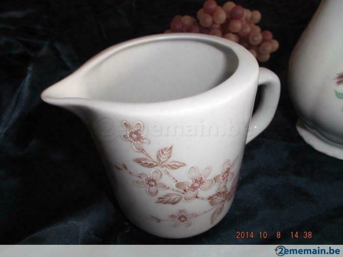 3 Pots à Lait ; Porcelaine & Faïence.