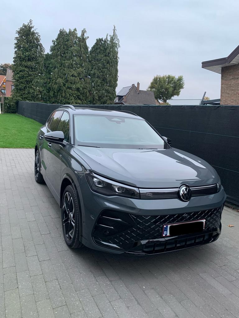 Volkswagen Tiguan R-line 1.5 MHEV 2025  5200km, Cuir, Argent ou Gris, Achat, Volant chauffant