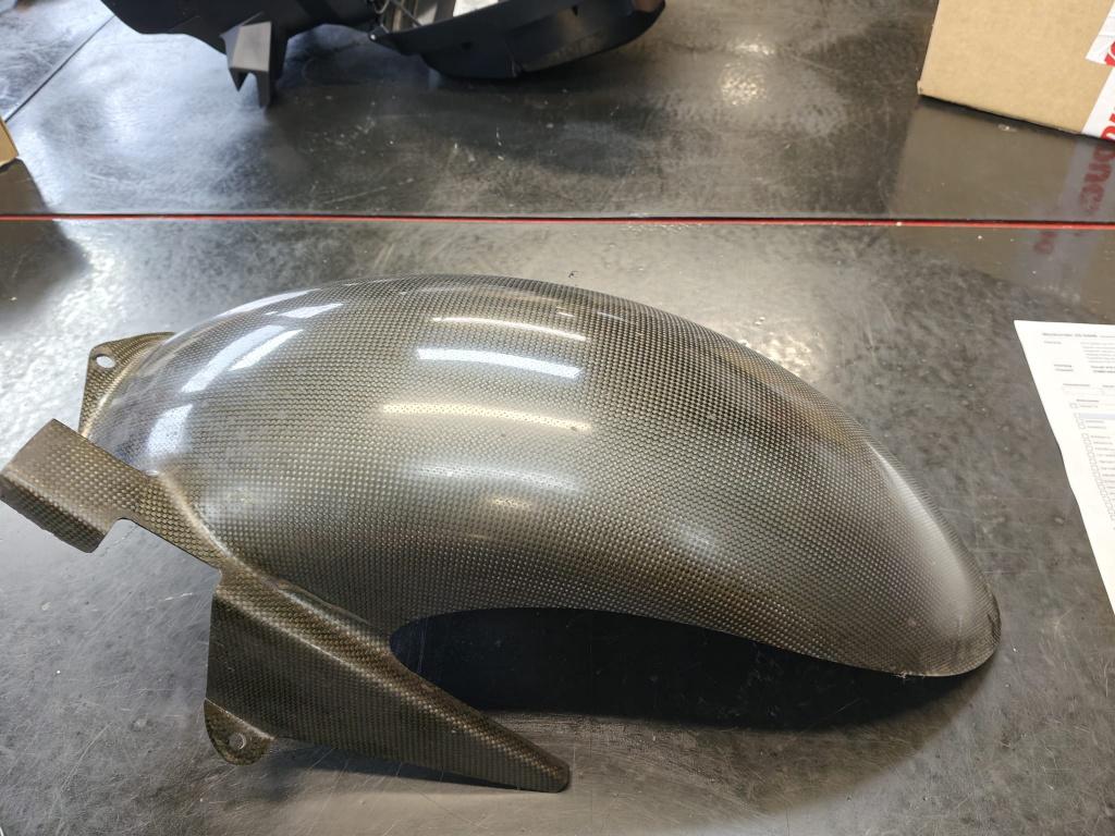 DUCATI MONSTER- ST CARBON SPATBORD, Motoren, DUCATI, Gebruikt, Ophalen of Verzenden, Jackierogier@outlook.be