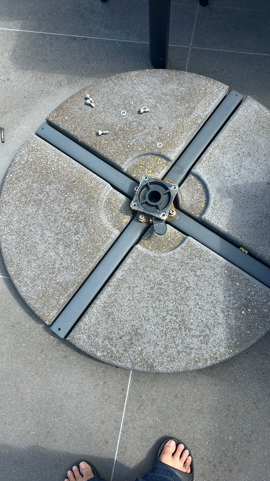 Gratis parasolkruus met tegels en schroot, Enlèvement, Comme neuf, Base de parasol