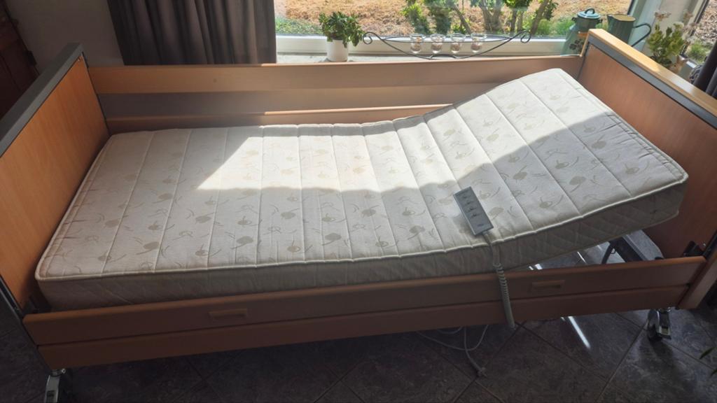Ziekenhuisbed elektrisch, Ophalen