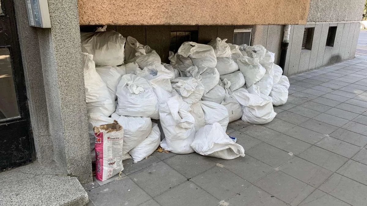 ÉVACUATION DE DÉCHETS – BRUXELLES ET ENVIRONS, Enlèvement ou Envoi, Comme neuf