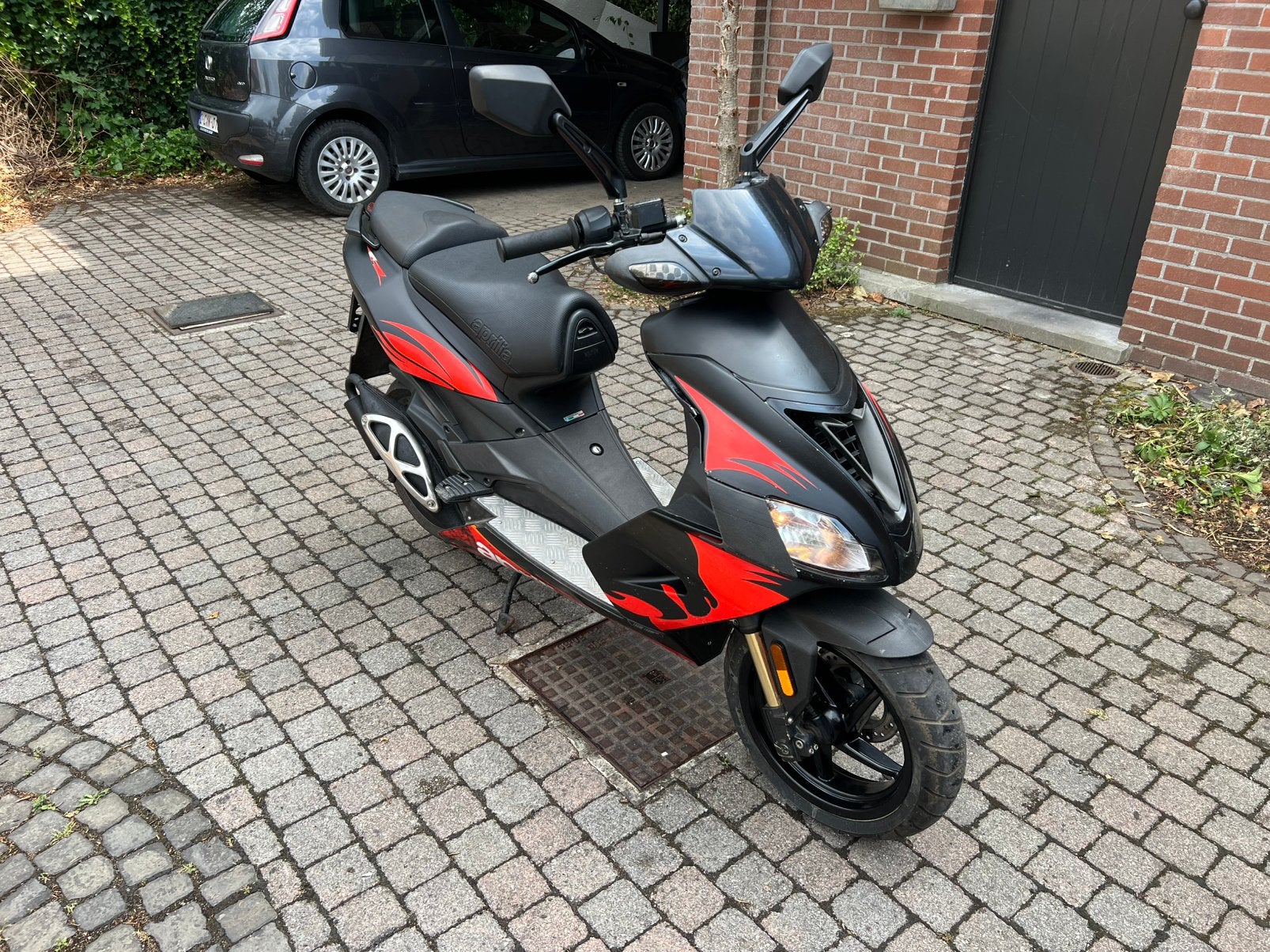 Aprilia SR Factory 2014 – 2-takt – B-klasse – 11.460 km, Fietsen en Brommers, Ophalen, SR 50, 49 cc, Benzine