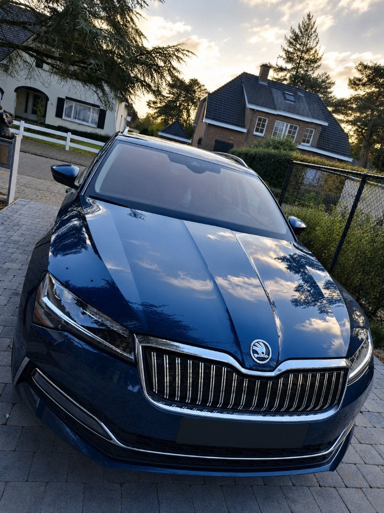 Skoda Superb Combi PHEV 1.4 TSI L&K PANO DAK TREKHAAK, Autos, Cuir, Alarme, Achat, Carnet d'entretien
