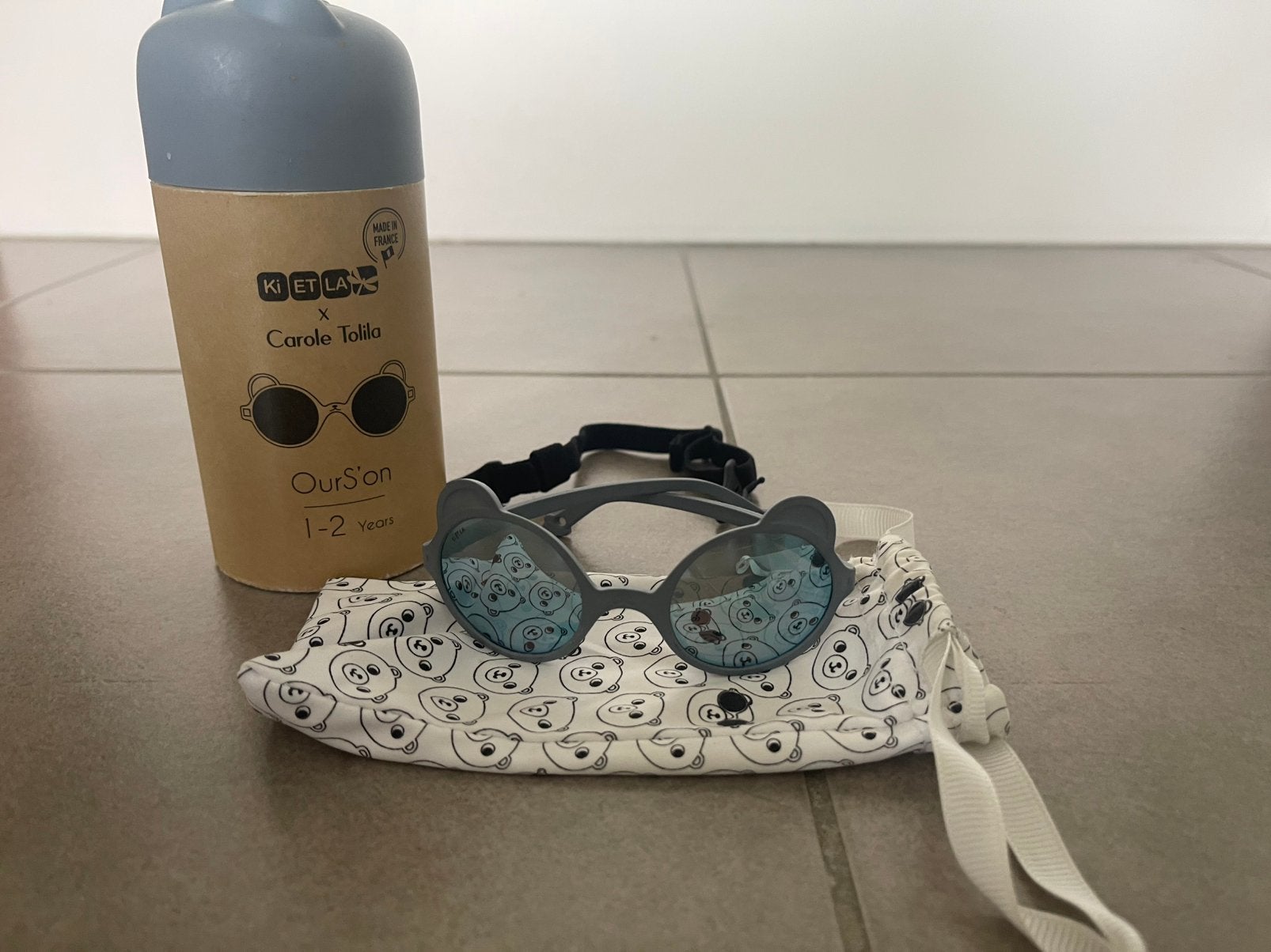 Ki ET LA kinderzonnebril met UV-bescherming (1-2 jaar), Enfants & Bébés, Accessoires de mode pour bébé, Enlèvement, Comme neuf